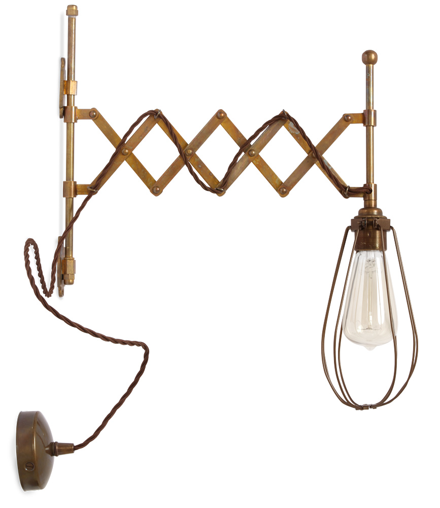 Nostalgische Messing-Scherenlampe mit Käfig: Die urige Scherenwandlampe mit Schutzkäfig wirkt besonders stimmig mit Edison-Glühfadenbirnen