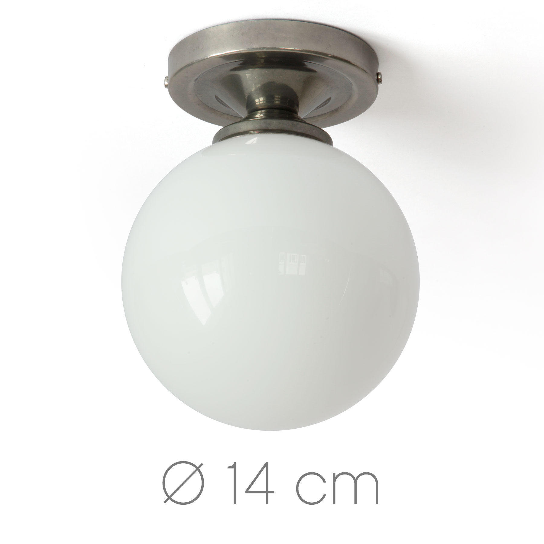 Kleine Kugel-Deckenleuchte mit opalem Glas, Ø 14 cm Kleine Kugel-Deckenleuchte mit opalem Glas, Ø 14 cm