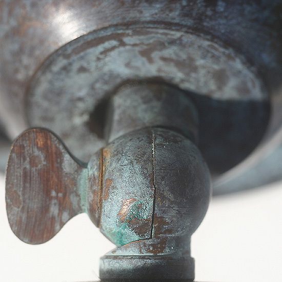 CIVETTA Rustikale Wandleuchte mit gewelltem Kupfer-Schirm Ø 22 cm : CIVETTA P22 Strahlerleuchte mit Kupfer-Schirm: Per Gelenk einstellbar