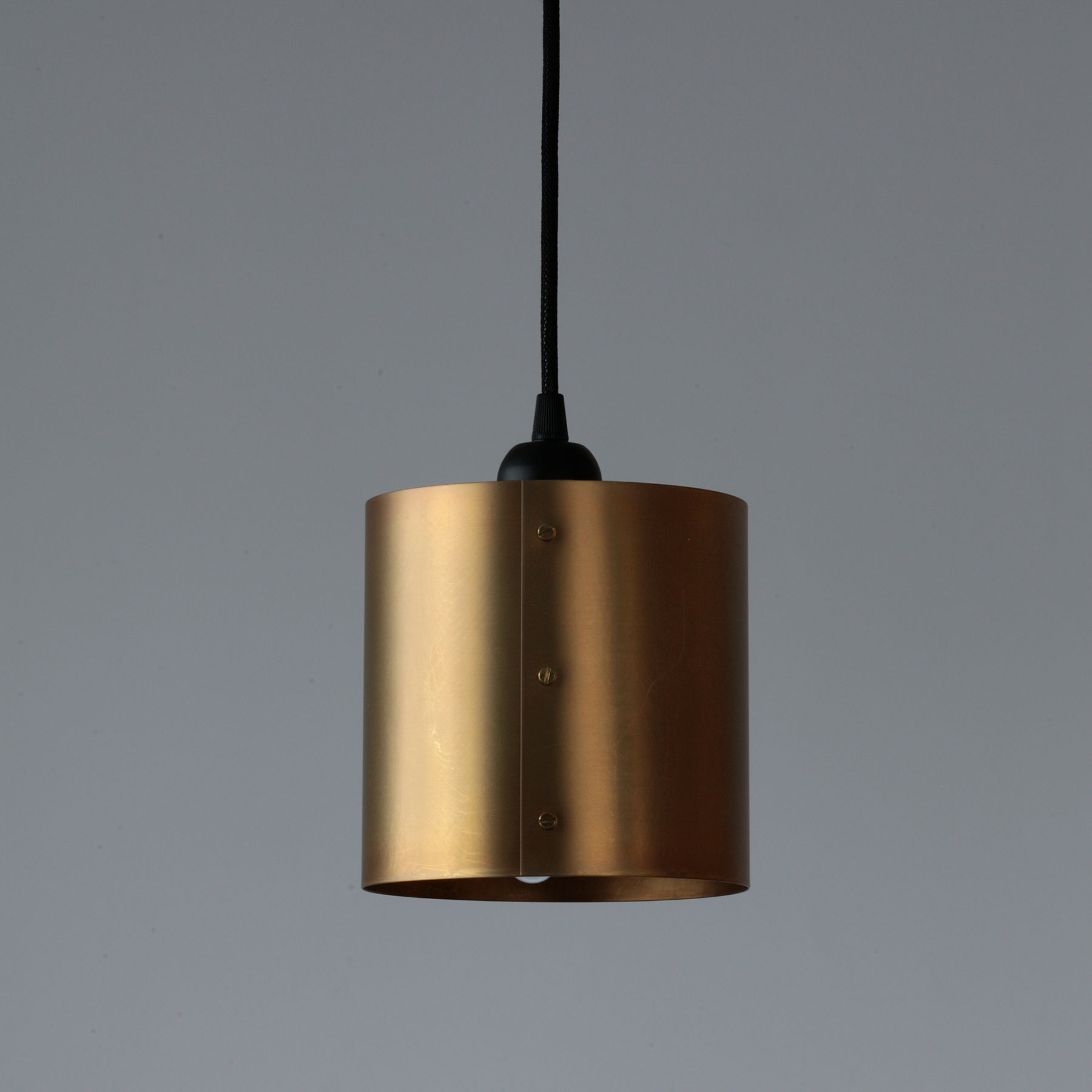 Manufaktur-Pendelleuchte SVERP mit Zylinder-Schirm aus Messing, Ø 15–38 cm, Bild 3 Manufaktur-Pendelleuchte SVERP mit Zylinder-Schirm aus Messing, Ø 15–38 cm, Bild 3