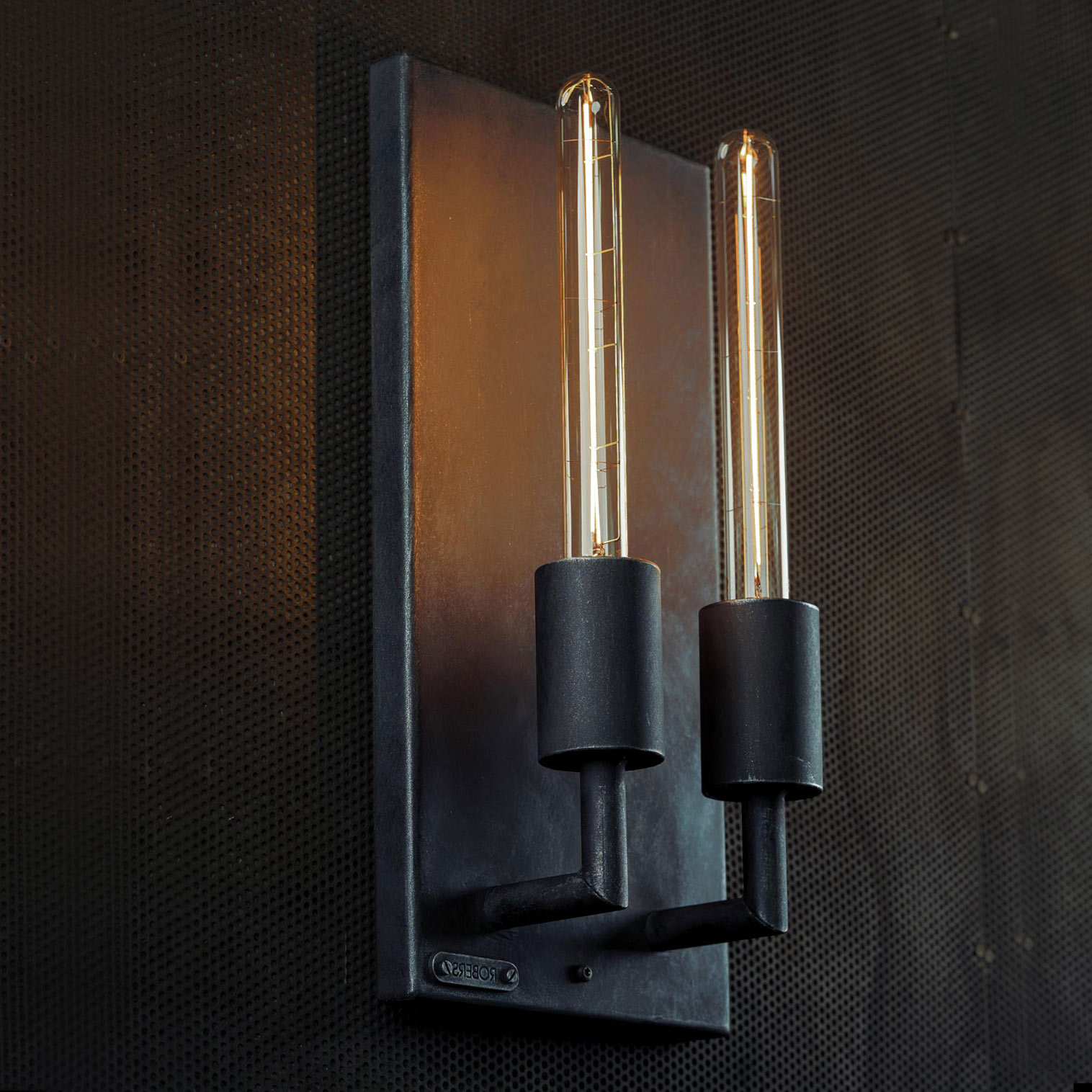 Striking wall lamp with two tubular filament lamps WL3712