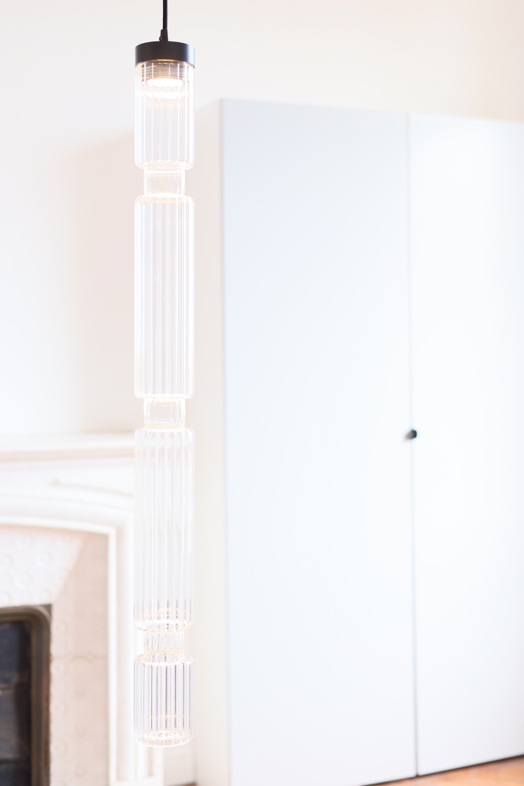 Bild 6: Modell 3 (Größe L) mit klarem Glas Schmale Glasröhren-Leuchte SAGANO, vier Größen: Modell 3 (Größe L) mit klarem Glas