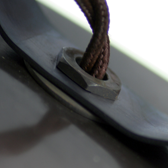 Bild 7: Schönes Detail: Gedrehte Textilkabel führen zu jedem Strahler (Bronze dunkel) PHANTOM Decken-Einbaustrahler mit Charakter: Schönes Detail: Gedrehte Textilkabel führen zu jedem Strahler (Bronze dunkel)
