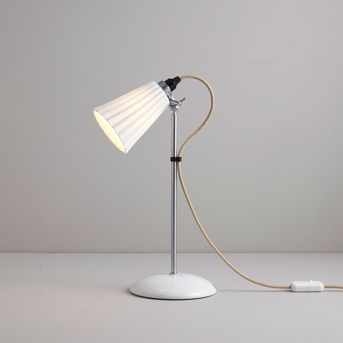 Charmante Nachttischlampe aus Porzellan HECTOR PLEAT: Kleines Modell