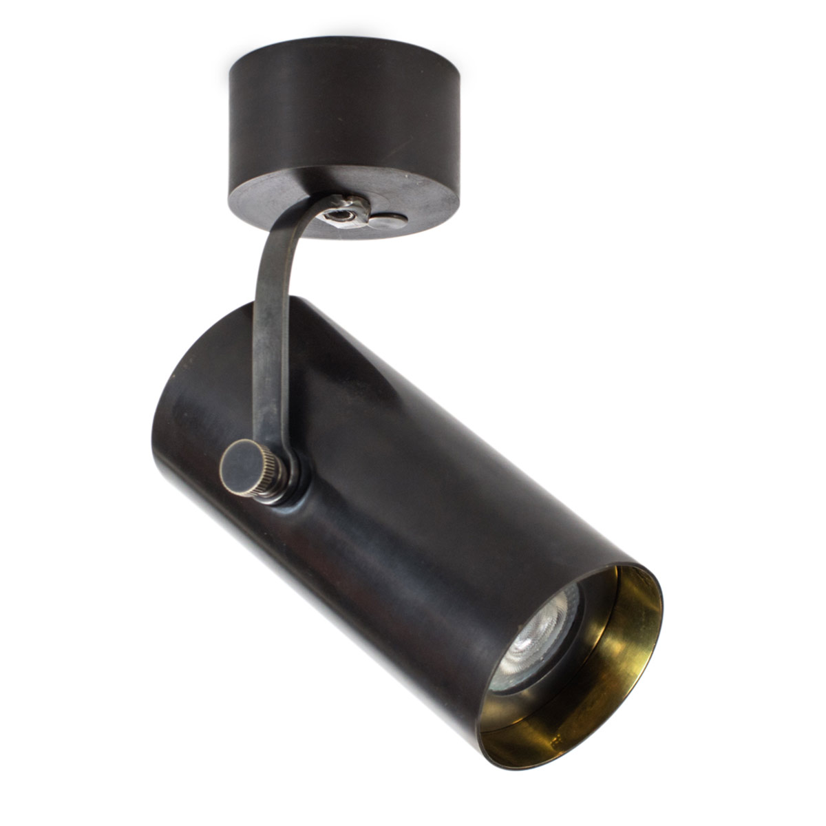Deckenspot TUBE mit verstellbarem Strahler in Messing-Röhre: Einstellbarer Röhren-Deckenstrahler mit Bügel, hier Modell 1 (runder Sockel), Messing-Oberfläche: „Bronze dunkel“