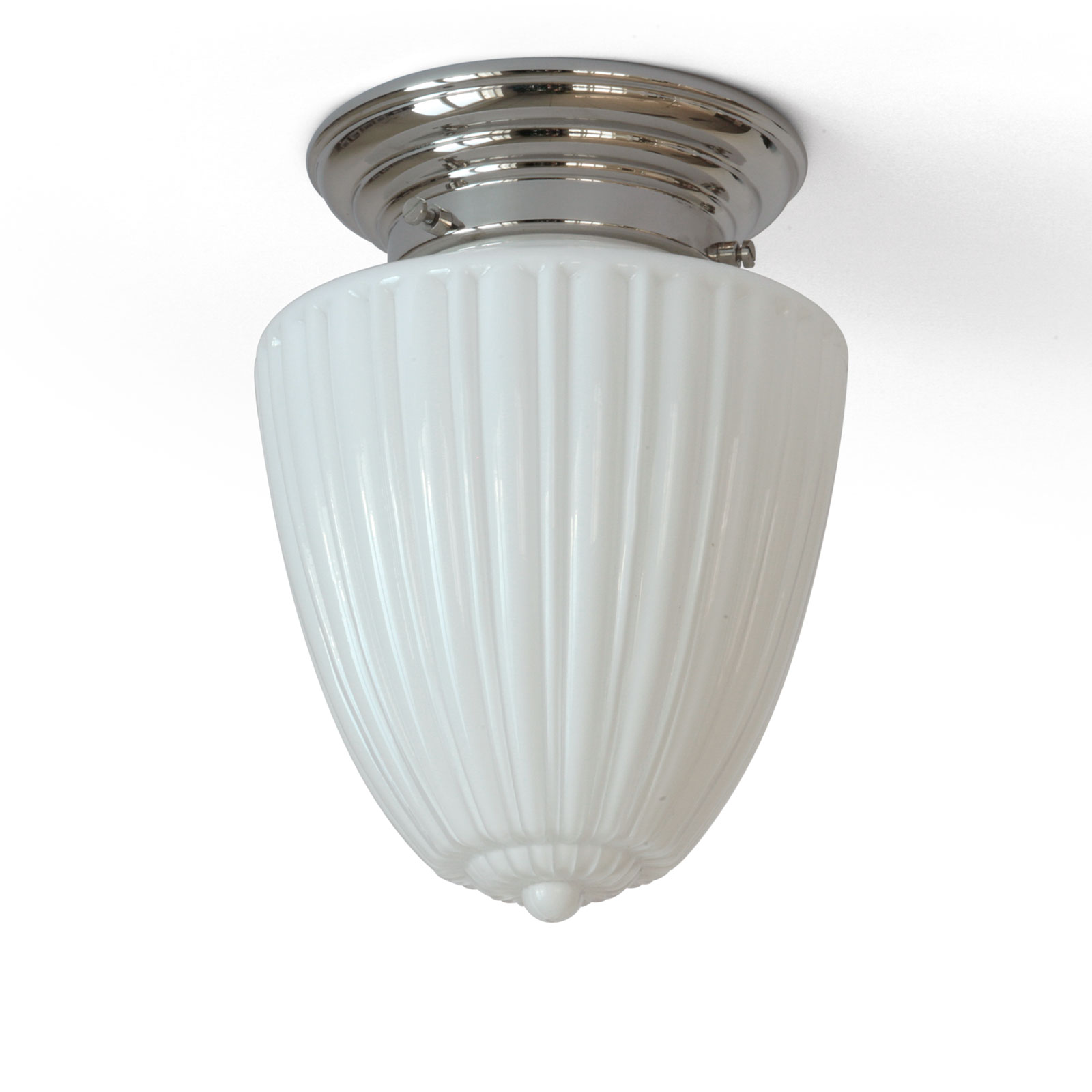 Klassische, kleinere Deckenleuchte mit kanneliertem Opalglas Ø 17 cm: Kleine Deckenlampe mit klassischem Jugendstil-Opalglasschirm, hier in Messing glänzend vernickelt