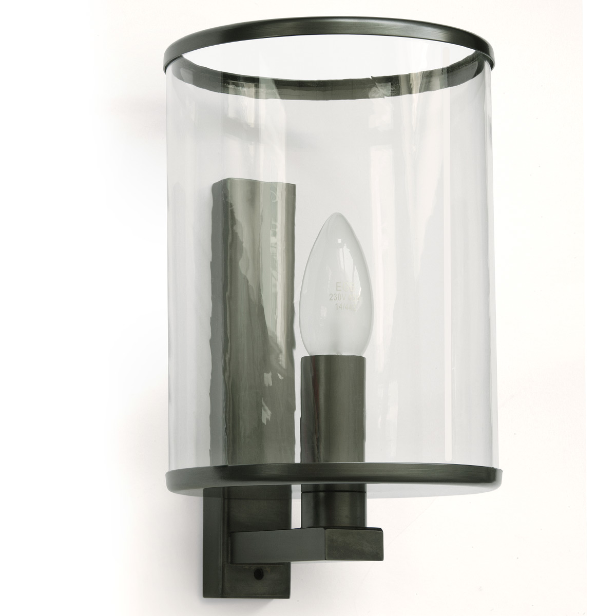 Elegante Glaszylinder-Wandleuchte aus Frankreich: Elegante Wandleuchte mit Glaszylinder in einem Stück (Kanoneneisen-Patina)