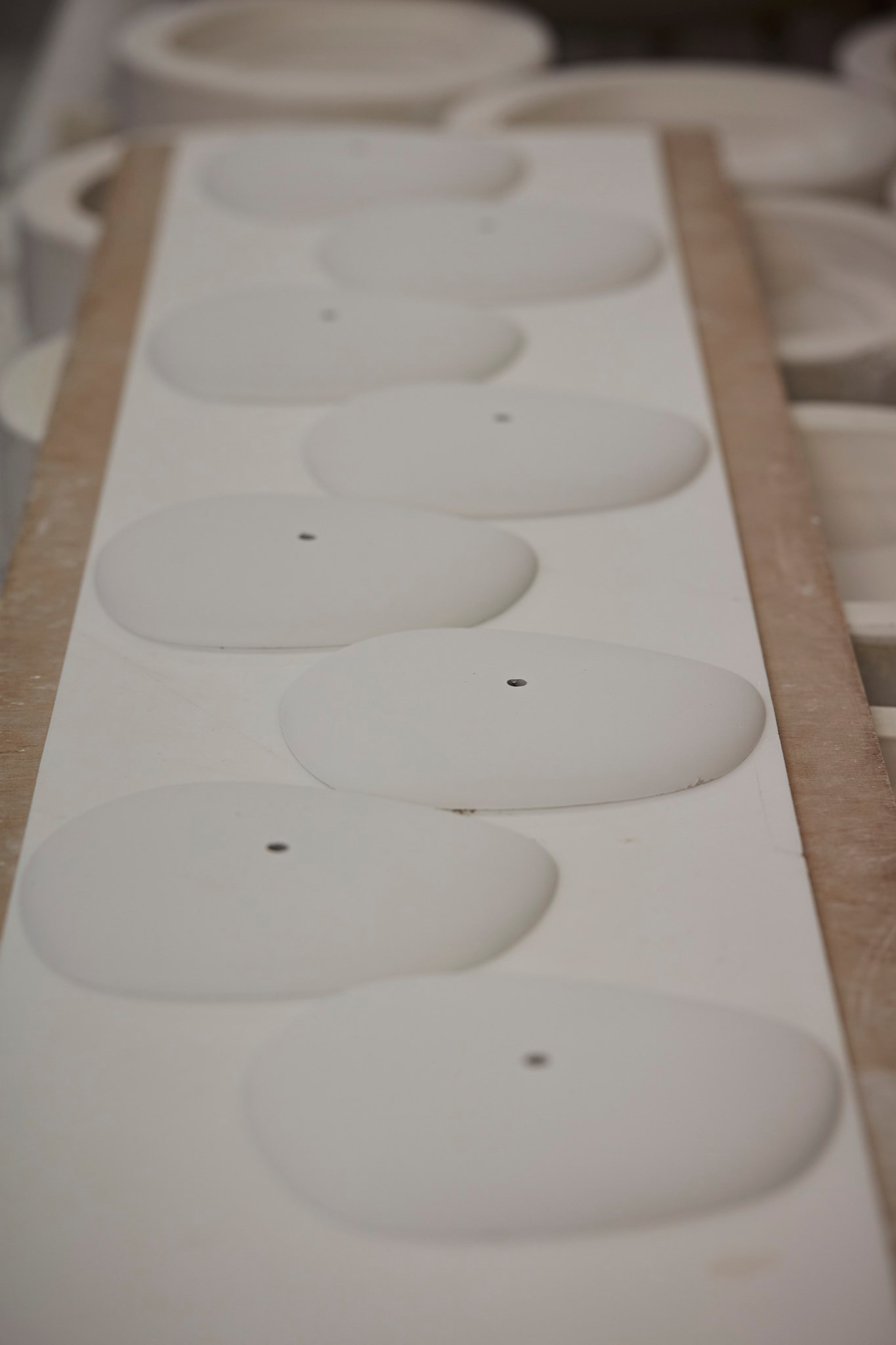 Deckenleuchte PEBBLE aus filigranen Porzellan-Platten, Ø 45 cm, Bild 6