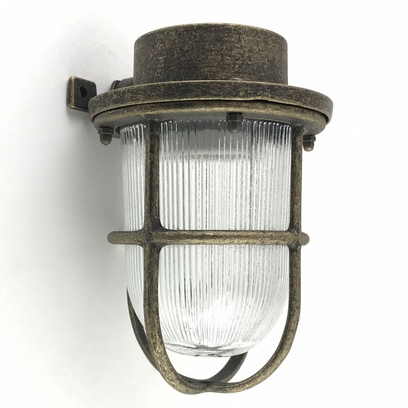 Nautische Wandlampe aus Messing und Rillen-Glaszylinder, Schutzgitter, IP64: Messing matt patiniert