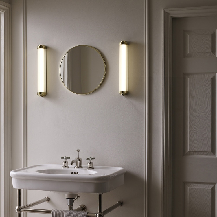 Schmale LED-Wandleuchte für Badspiegel in drei Größen: Ideale Leuchte für Spiegel am Waschtisch: Modell 2 mit 40 cm, Messing poliert