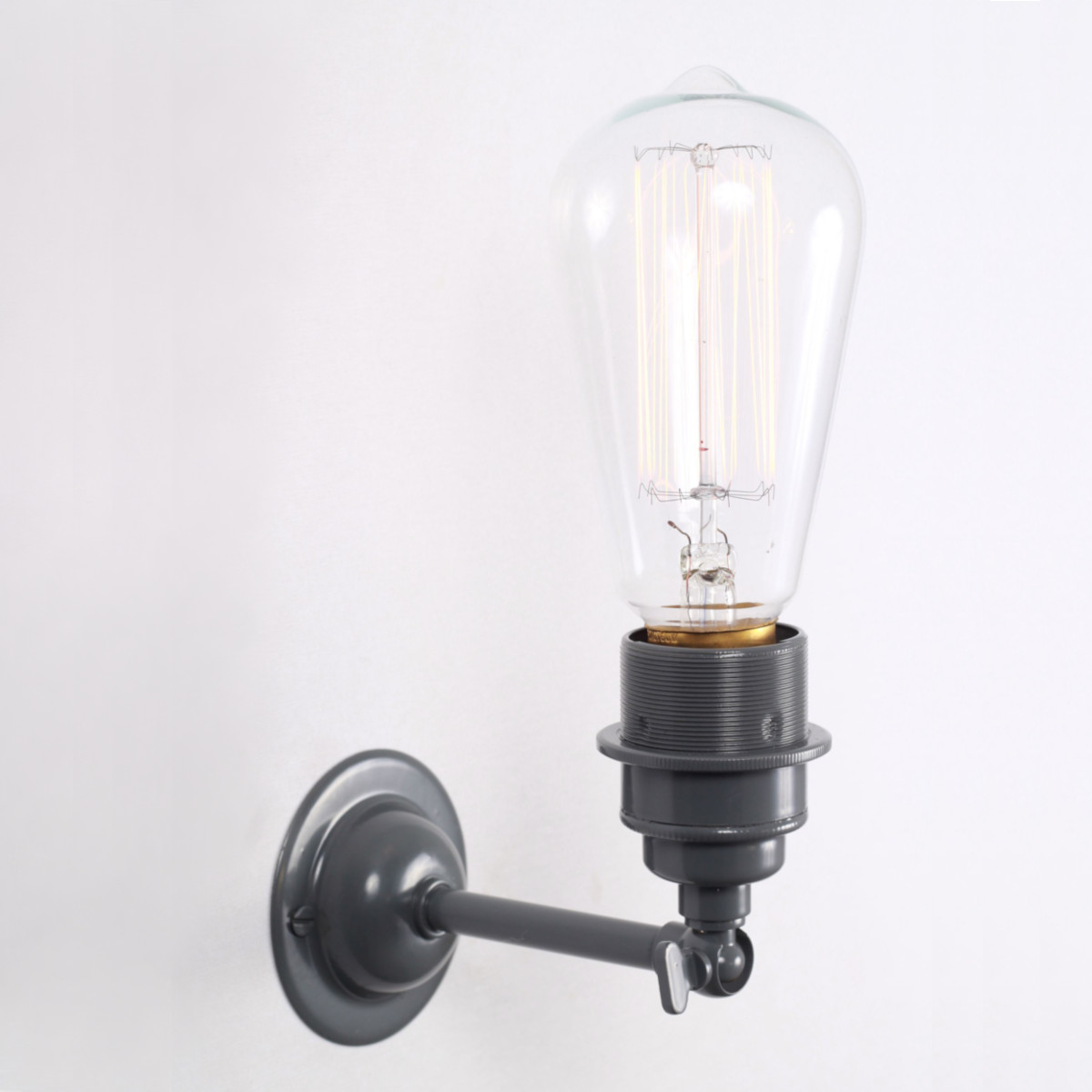 Minimalistische Industrie-Wandleuchte mit Gelenk