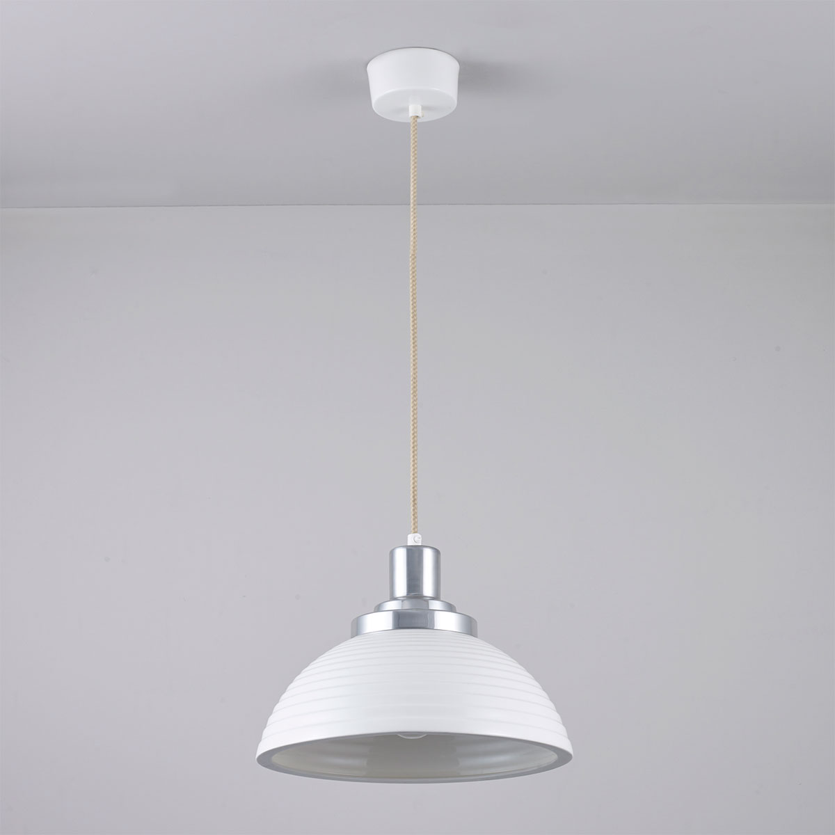 Porzellanschirm-Pendelleuchte aus der Manufaktur COSMO, Bild 6 Porzellanschirm-Pendelleuchte aus der Manufaktur COSMO, Bild 6