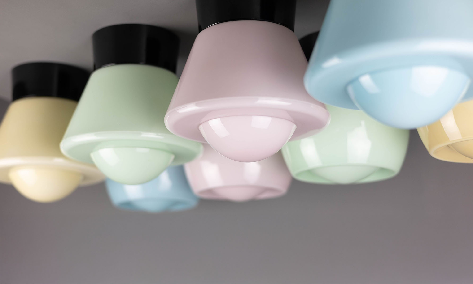 Pastellglas-Deckenleuchte mit Bakelitsockel KOMET, verschiedene Farben, Bild 10