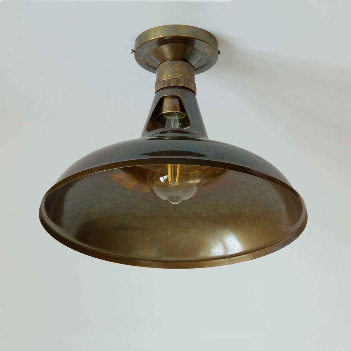 Messing-Deckenlampe mit offenem Dom, Ø 30 cm: Offene Messing-Deckenleuchte im nostalgischen Industrie-Stil, „Alt-Messing patiniert“
