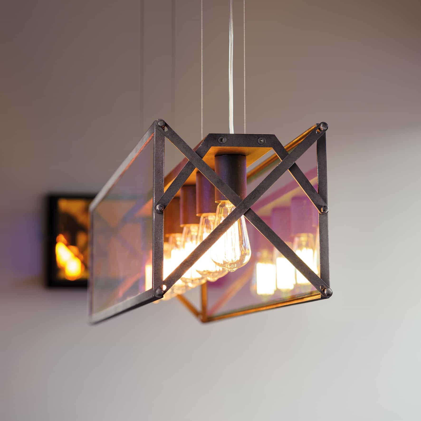 Farb- und Spiegeleffekte: Kasten-Hängeleuchte mit beweglichem Glas HL2691 Farb- und Spiegeleffekte: Kasten-Hängeleuchte mit beweglichem Glas HL2691