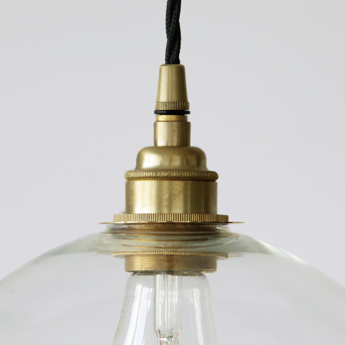 Zeitlose Kugel-Pendelleuchte mit offenem Glas, Ø 25/35 cm: Messing satiniert, kleines Modell