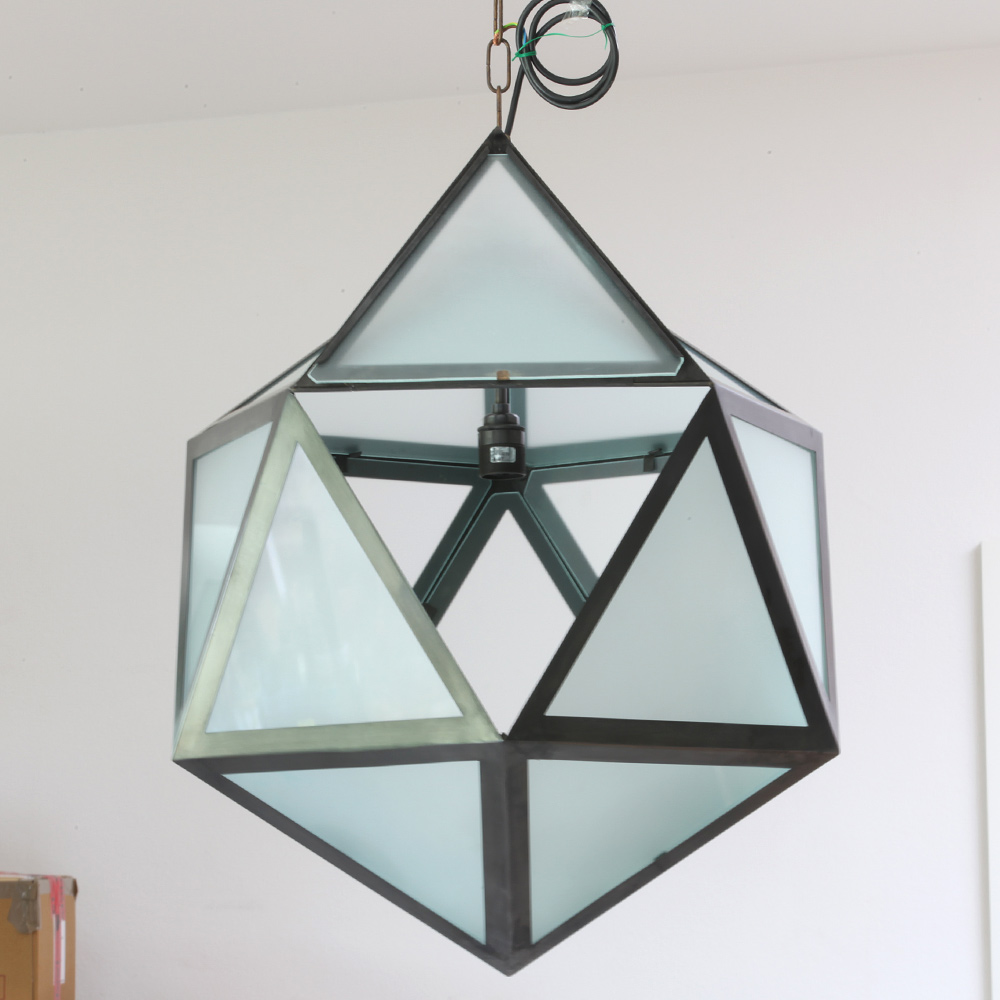 Bild 3: Um an das E27-Leuchtmittel zu gelangen, kann ein Segment geöffnet werden Große Art-Déco-Hängeleuchte in Sonderanfertigung 60 cm: Um an das E27-Leuchtmittel zu gelangen, kann ein Segment geöffnet werden