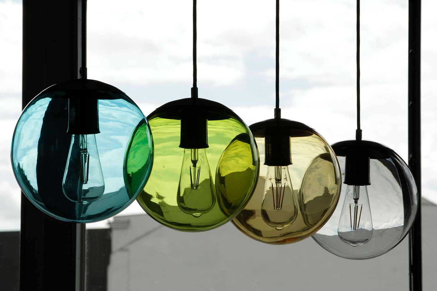 Bunt gefärbte Glaskugel-Leuchte, div. Glas-Farben, Ø 22 cm – Casa Lumi