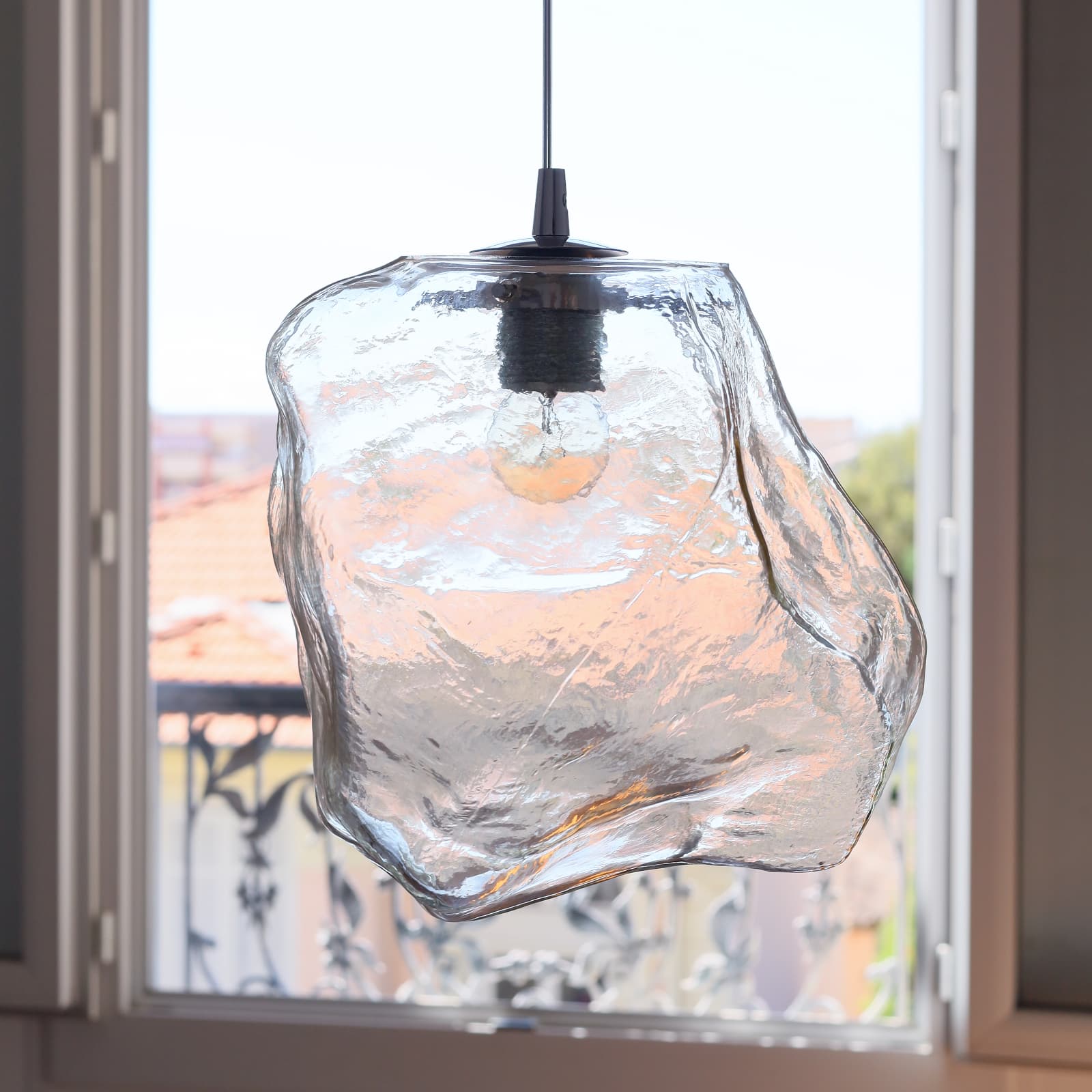 Hängeleuchte QUARTZ mit organisch geformtem Klarglas, Bild 3 Hängeleuchte QUARTZ mit organisch geformtem Klarglas, Bild 3