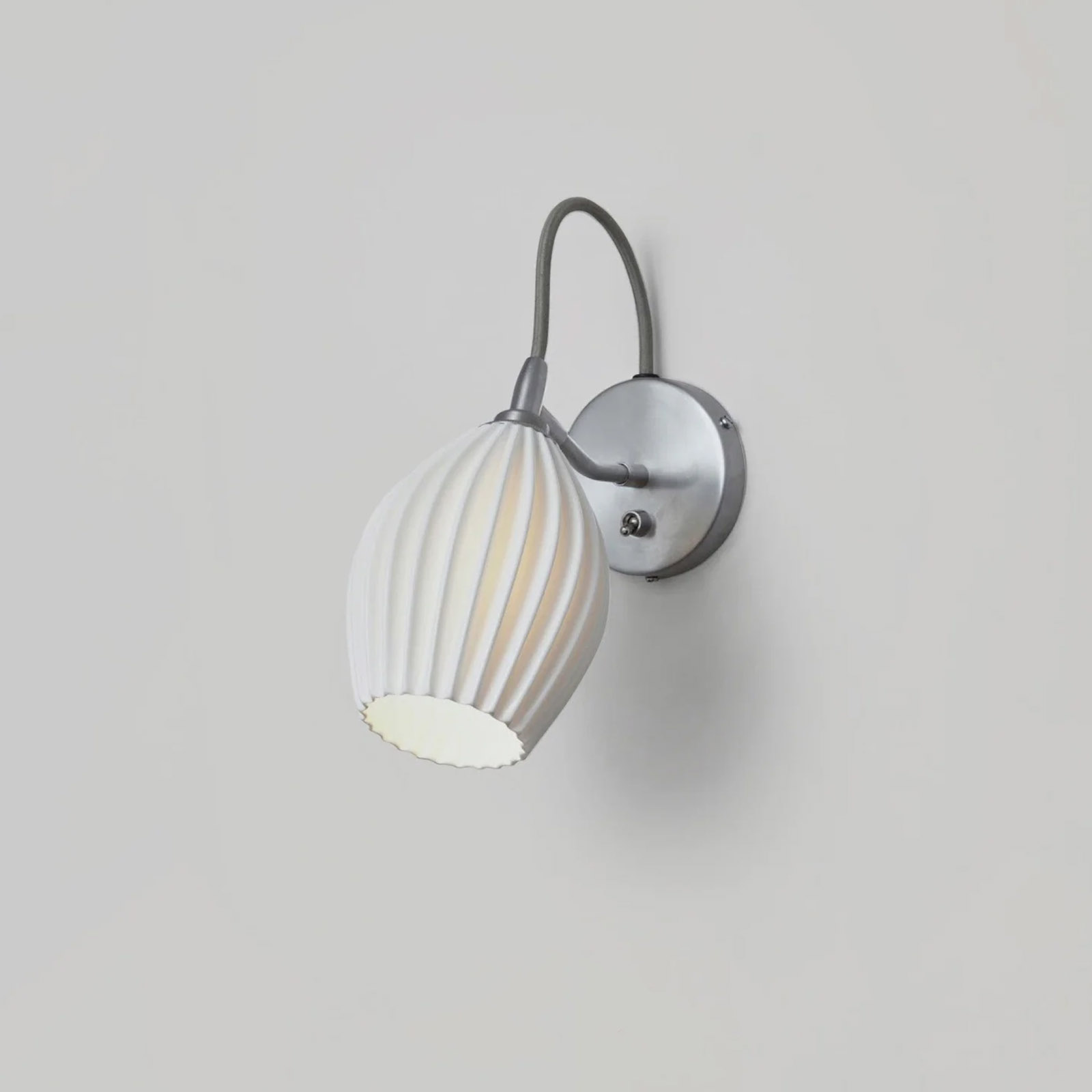 Elegante Wandleuchte mit raffiniertem Porzellanschirm FIN, Bild 8