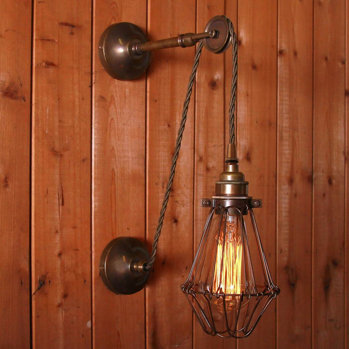 Wand-Pendelleuchte mit Lampenkäfig und Umlenkrolle, Bild 11 Wand-Pendelleuchte mit Lampenkäfig und Umlenkrolle, Bild 11