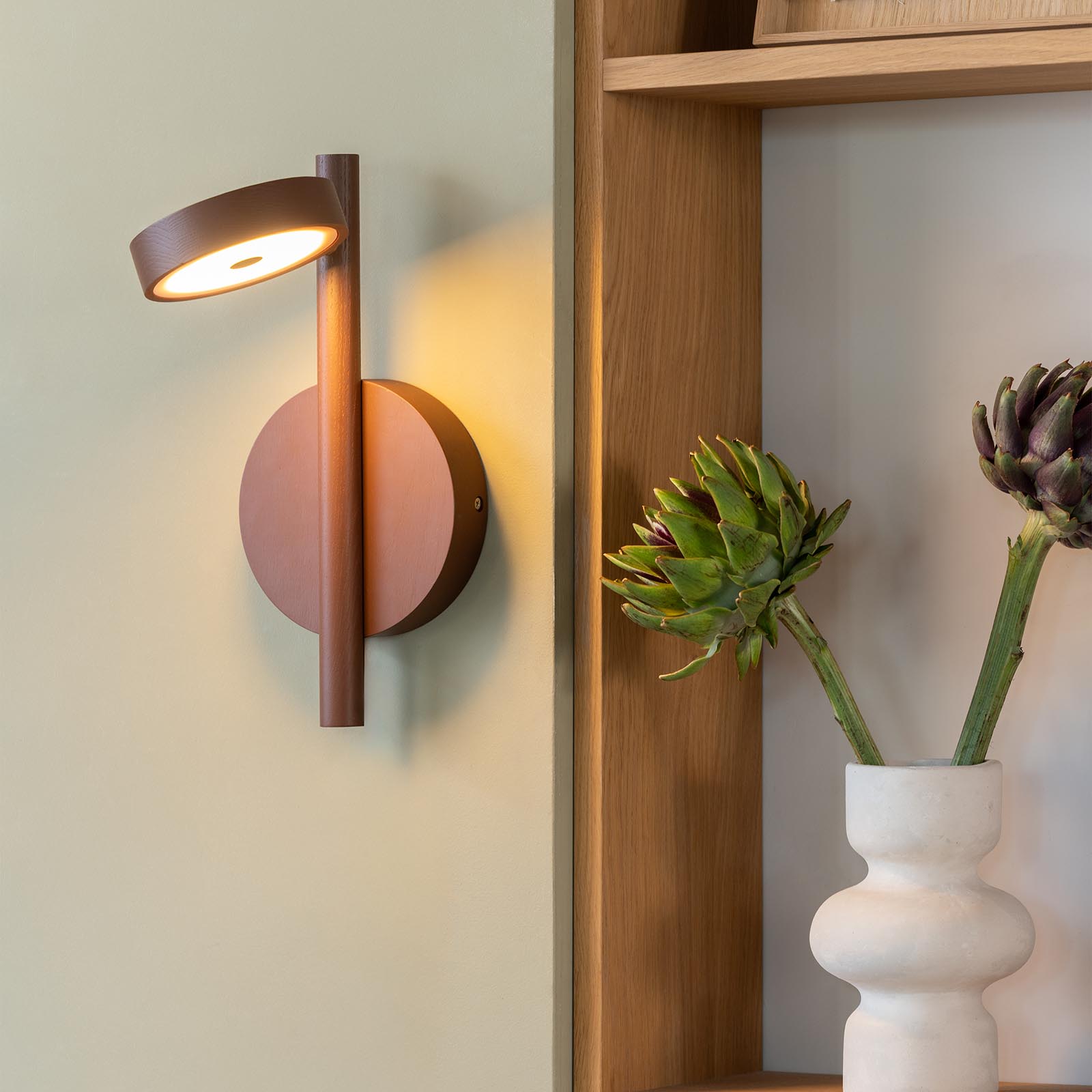 Minimalistische Wandleuchte aus Holz mit LED-Modul, Bild 8