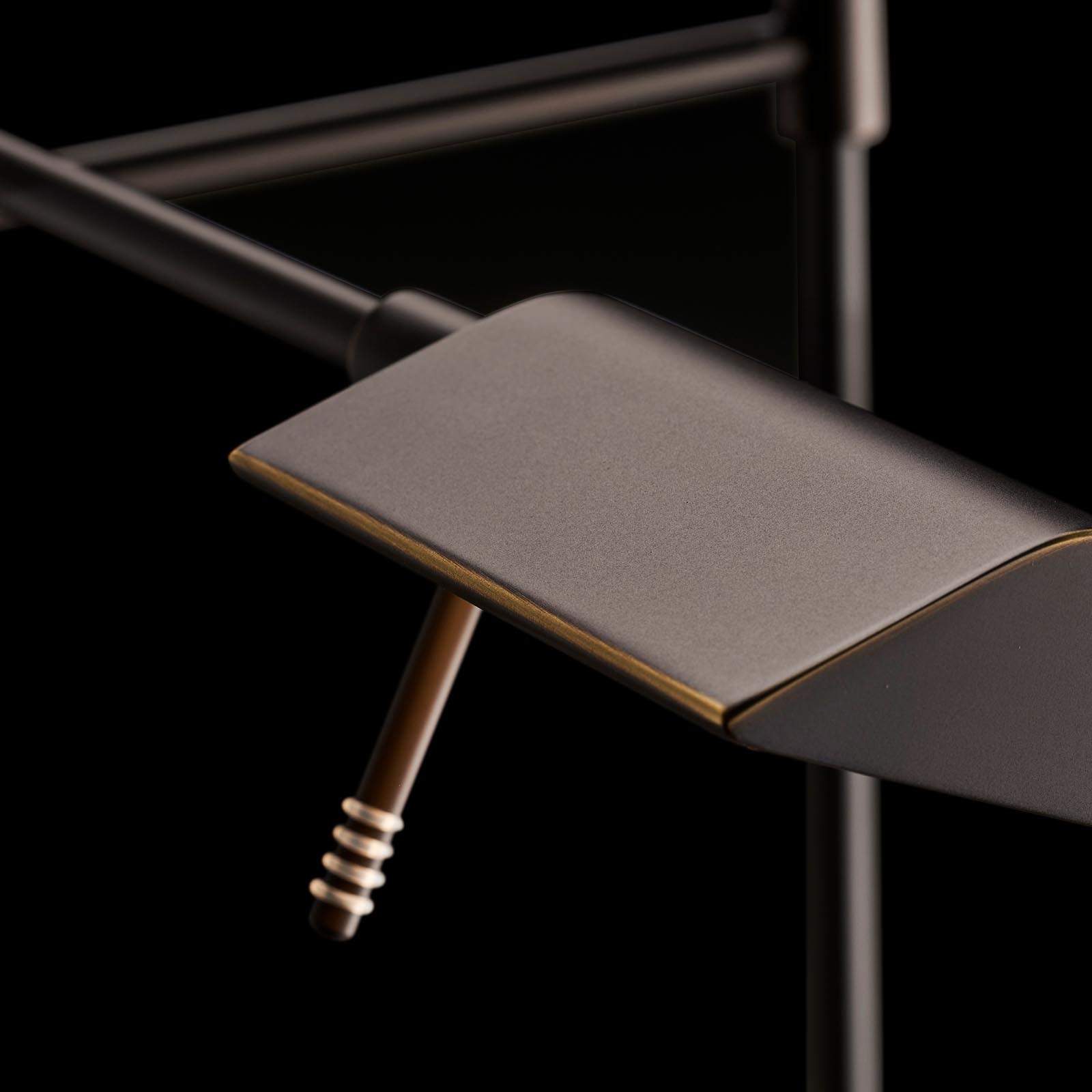 Jointed brass floor light 6914 with true color LED and dimmer: Abgebildet in der Oberfläche Fumé matt