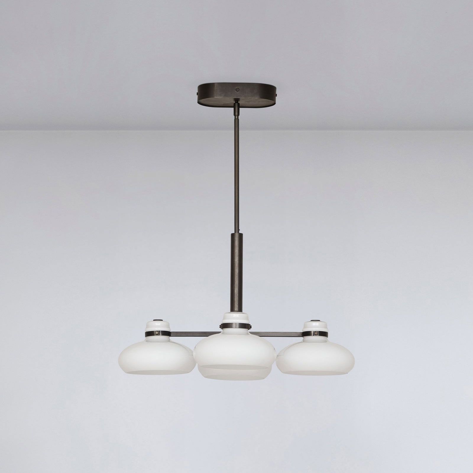 Vierflammige Opalglas-Pendelleuchte MAGNUS C4, Bild 3 Vierflammige Opalglas-Pendelleuchte MAGNUS C4, Bild 3