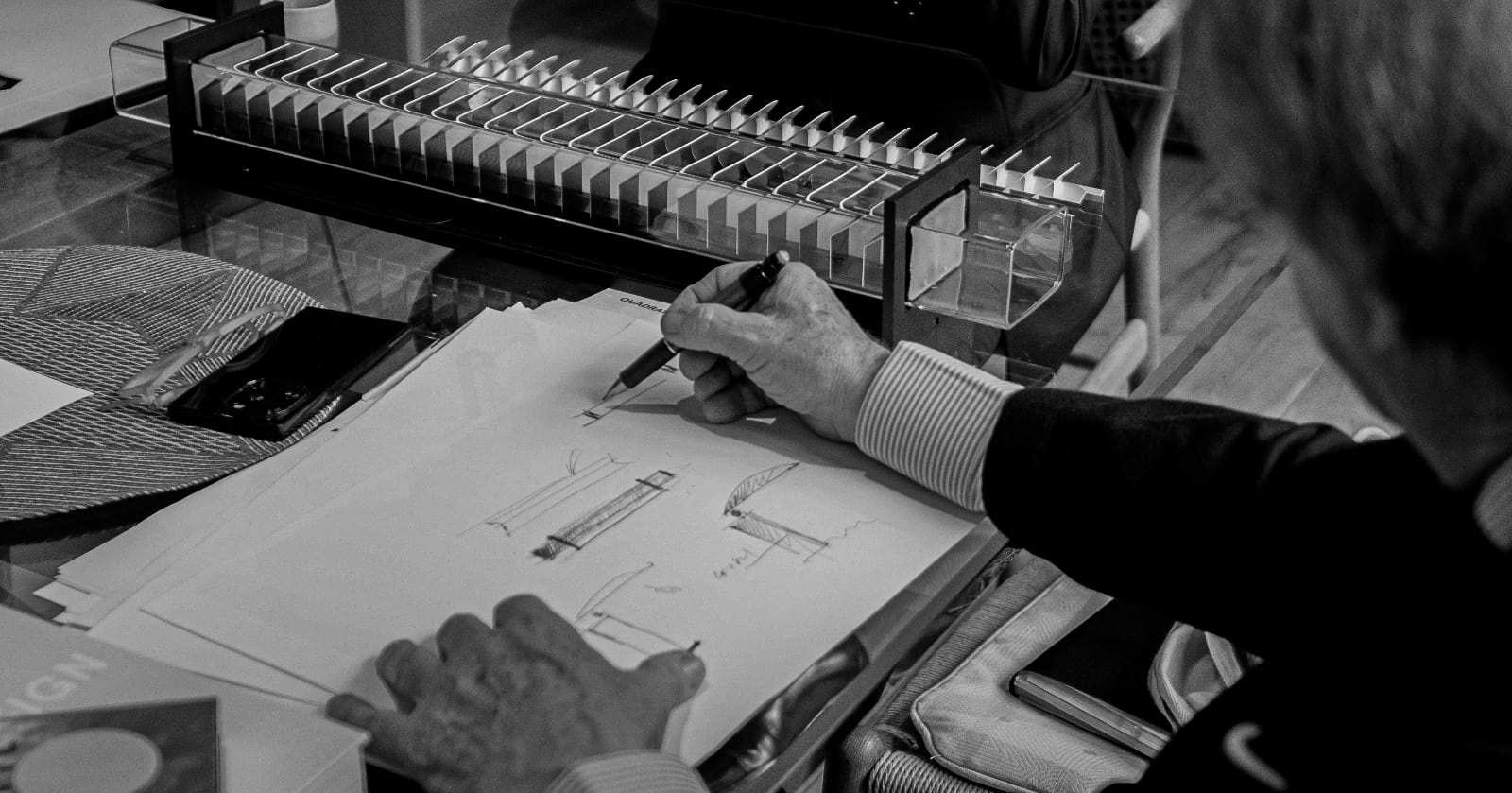 Bild 9: Designer und Architekt Jean-Michel Wilmotte Röhren-Wandleuchte mit Lamellenblende QUADRATUBE W4: Designer und Architekt Jean-Michel Wilmotte