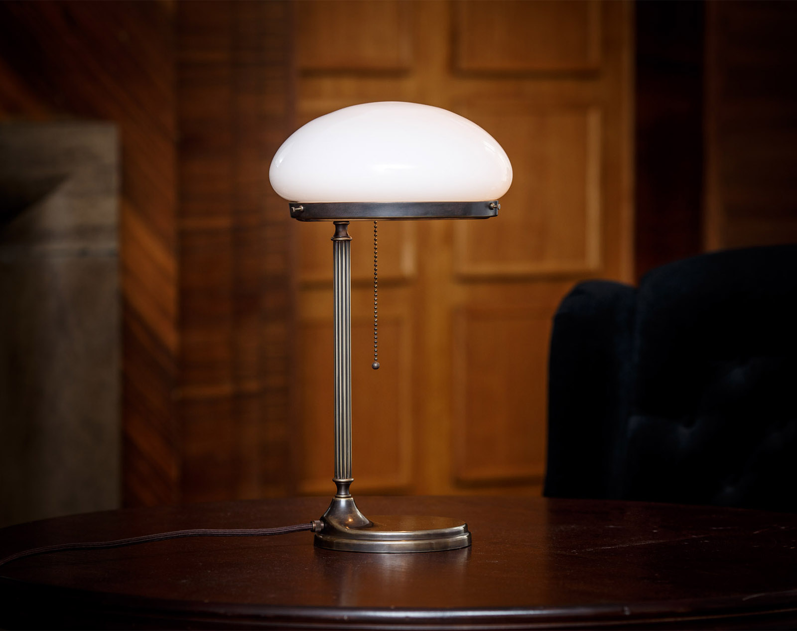 Fig. 8: antik handpatiniert (Altmessing) Art Nouveau Table Lamp, Classic Brass Design with "Mushroom" Glass: antik handpatiniert (Altmessing)