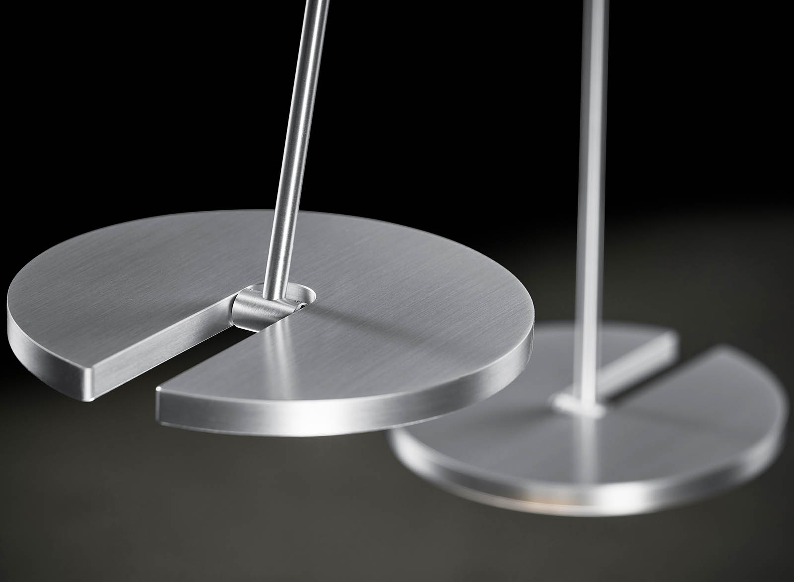 Lichtstarke Gelenk-Deckenleuchte mit zwei (höhen)verstellbaren Armen JANUS H, Bild 6 Lichtstarke Gelenk-Deckenleuchte mit zwei (höhen)verstellbaren Armen JANUS H, Bild 6