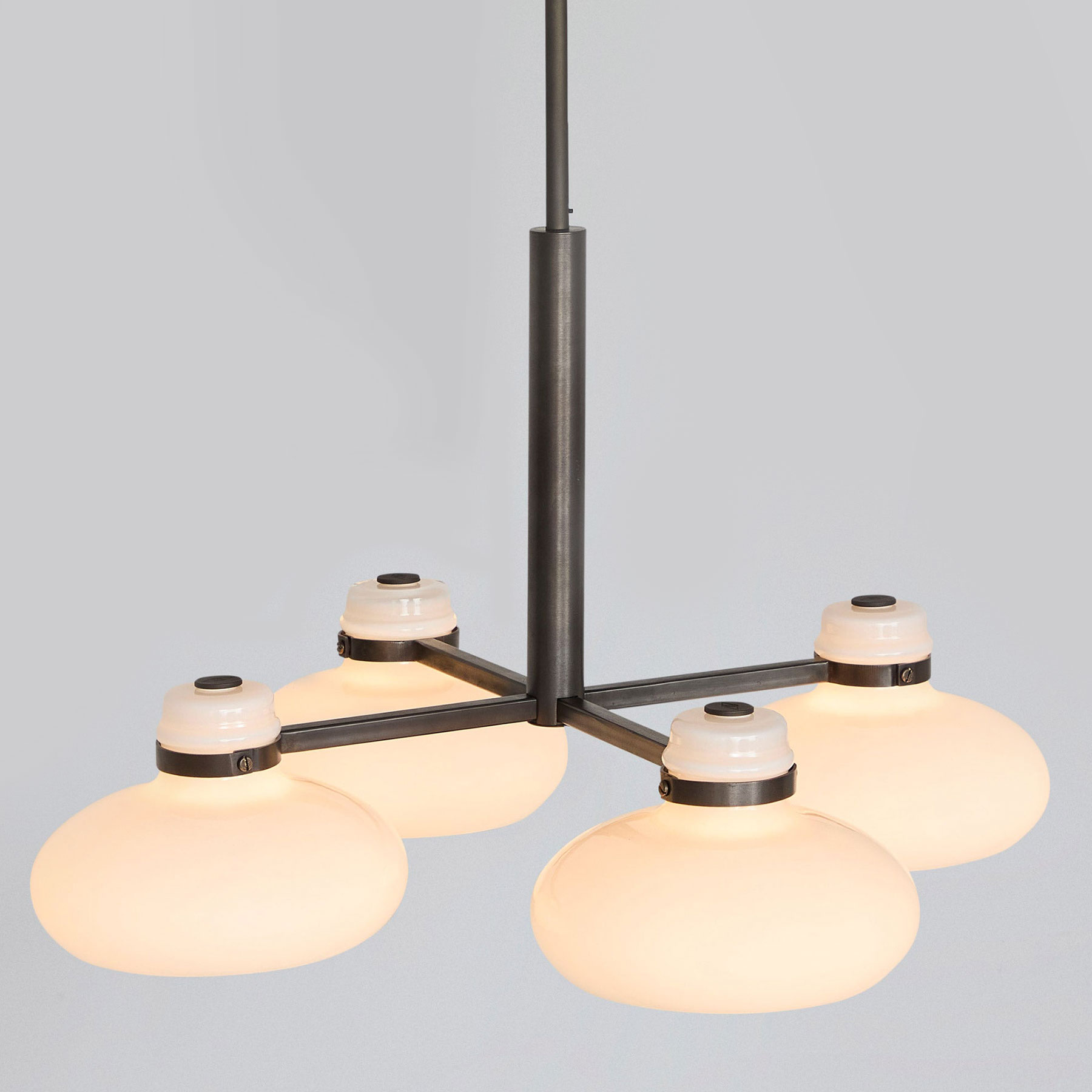 Vierflammige Opalglas-Pendelleuchte MAGNUS C4, Bild 2 Vierflammige Opalglas-Pendelleuchte MAGNUS C4, Bild 2