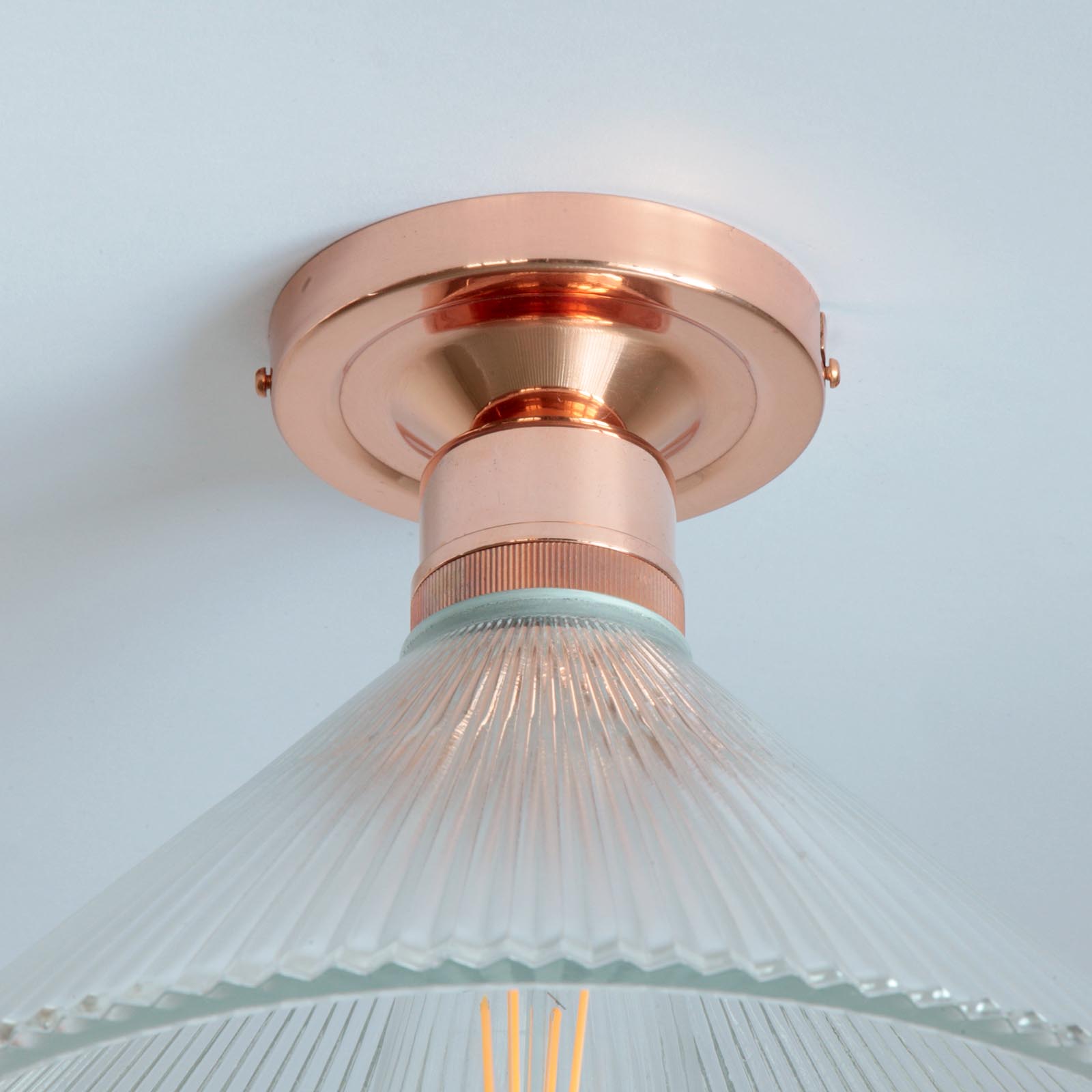 Ceiling lamp with prismatic cone-glass shade: Kupfer poliert