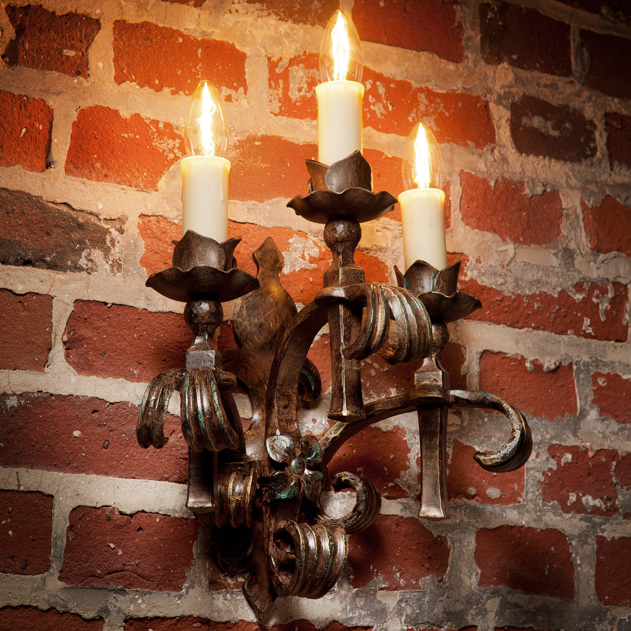 Handgeschmiedete Kerzen-Wandleuchte WL 901/903 – Casa Lumi