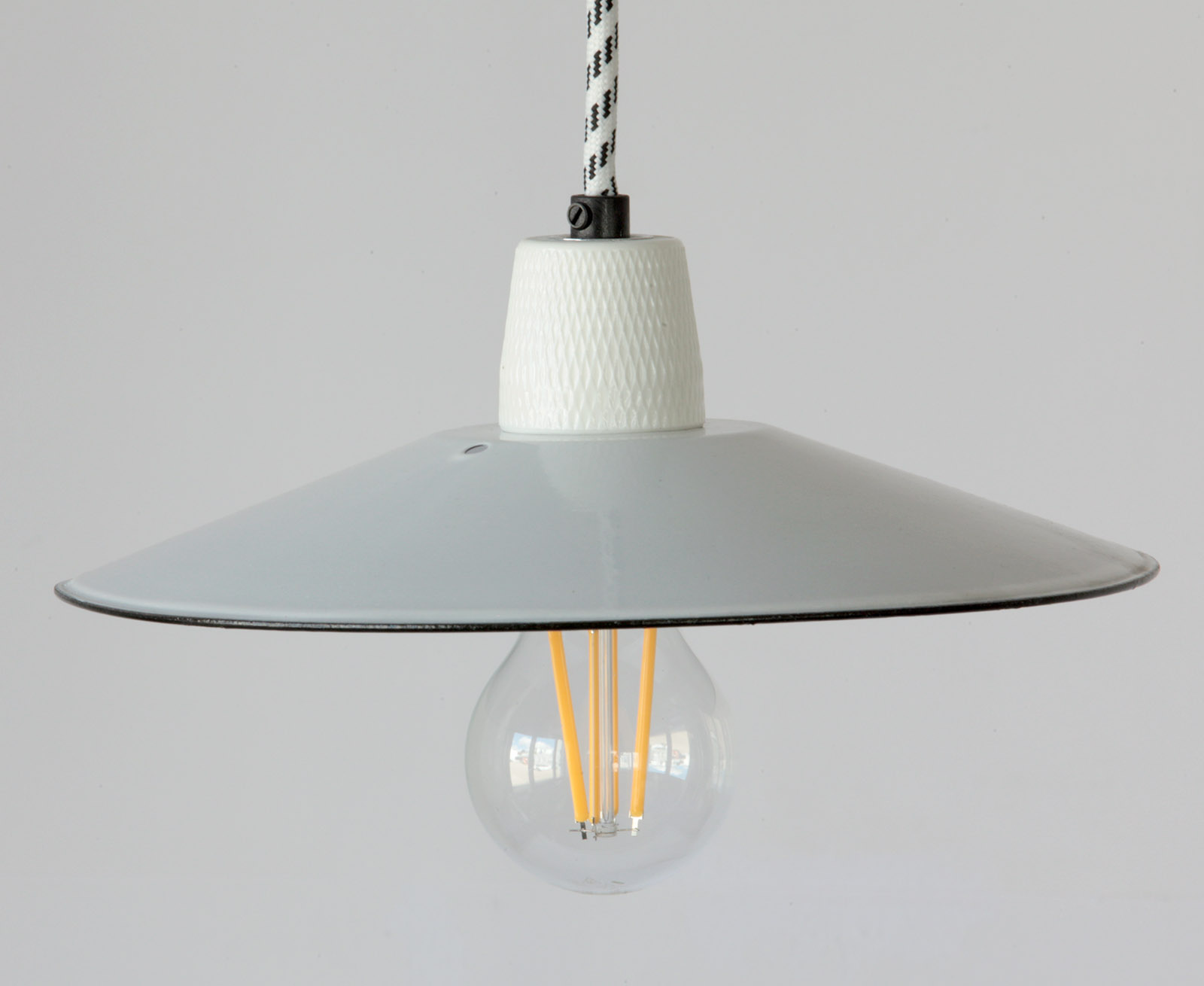 Unique Pieces with Antique Enamel Shades: Bonn Pendant Lamp 240 mm, Fig. 3 Unique Pieces with Antique Enamel Shades: Bonn Pendant Lamp 240 mm, Fig. 3