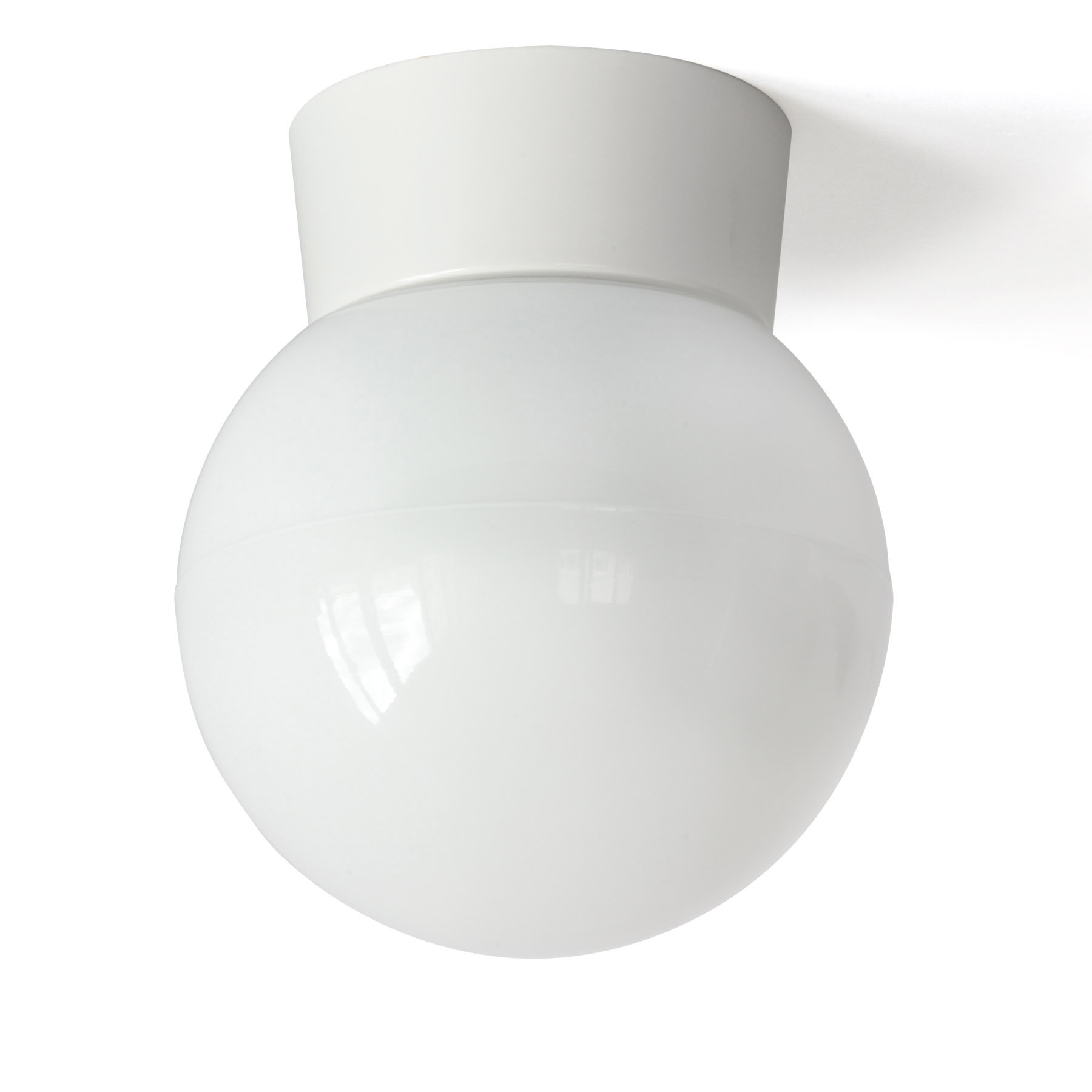 Bild 1: Einfacher geht es kaum: Glaskugel-Deckenlampe (15 cm Opalglas) mit weißem Bakelit-Sockel Einfache Kugel-Deckenleuchte mit weißem Bakelit-Sockel, Ø 15 cm: Einfacher geht es kaum: Glaskugel-Deckenlampe (15 cm Opalglas) mit weißem Bakelit-Sockel