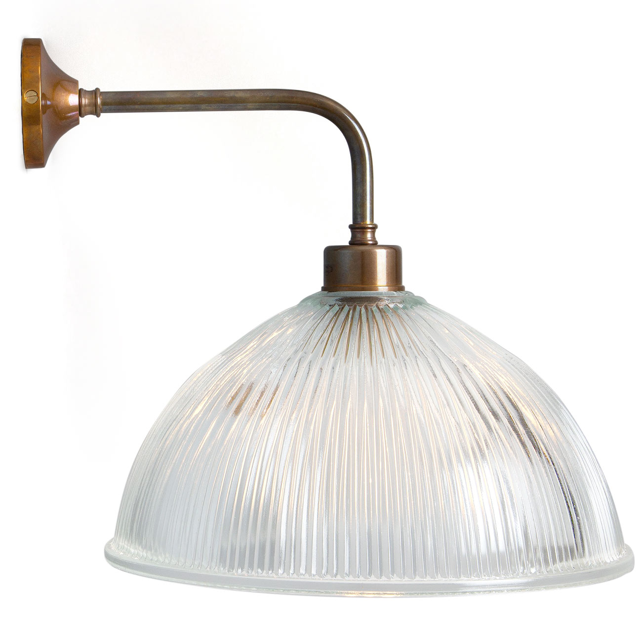 Bild 1: Die  Wandleuchte mit großem prismatischen Glasschirm, Wandarm hier in Alt-Messing patiniert Wandleuchte mit großem prismatischem Glasschirm Ø 30 cm: Die  Wandleuchte mit großem prismatischen Glasschirm, Wandarm hier in Alt-Messing patiniert