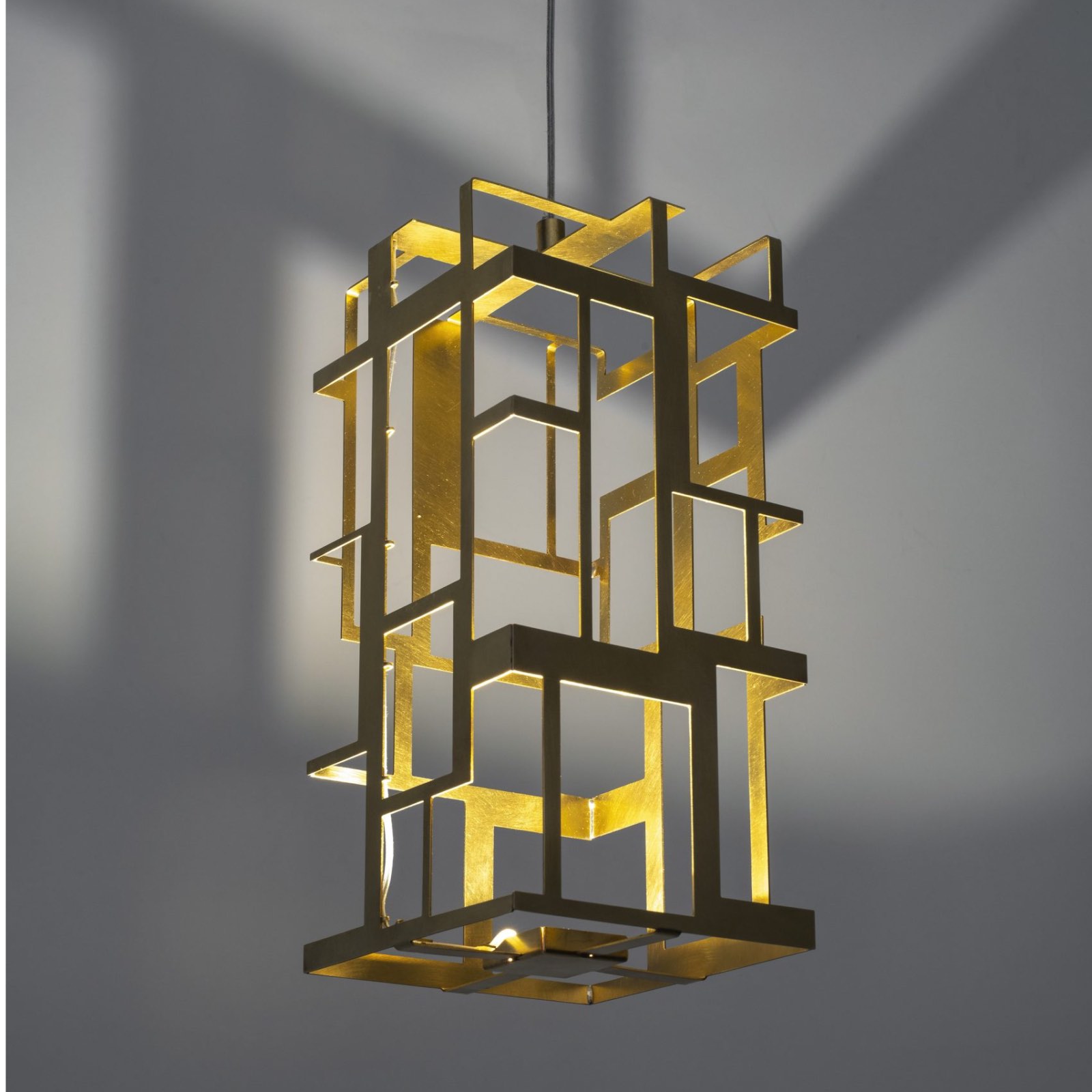 Lichtlabyrinth: Hängeleuchte aus Messing INKA XL Lichtlabyrinth: Hängeleuchte aus Messing INKA XL