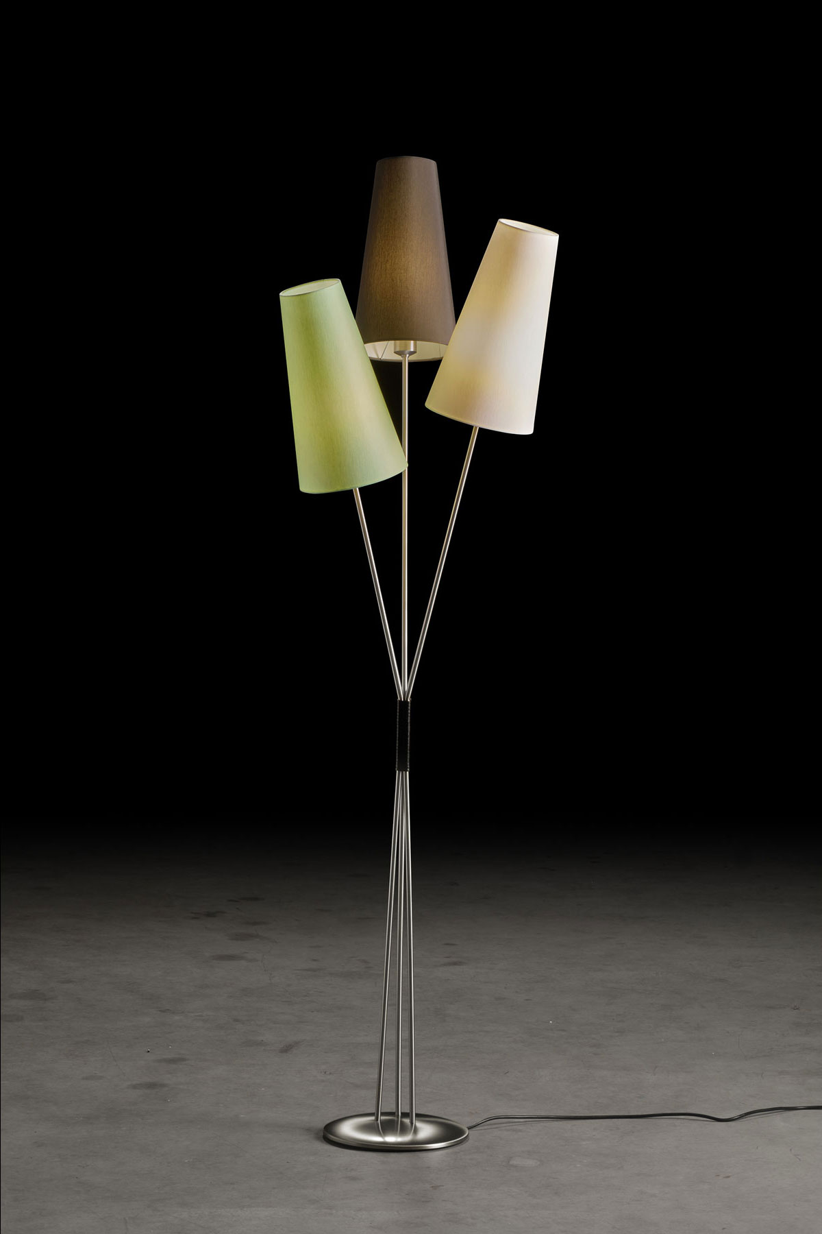 FIFTIES – Stehlampe im 50er Jahre-Look mit drei Schirmen im Bündel, viele Farben: Gestell in Nickel matt, Schirme in Mint, Schiefer, Weiß