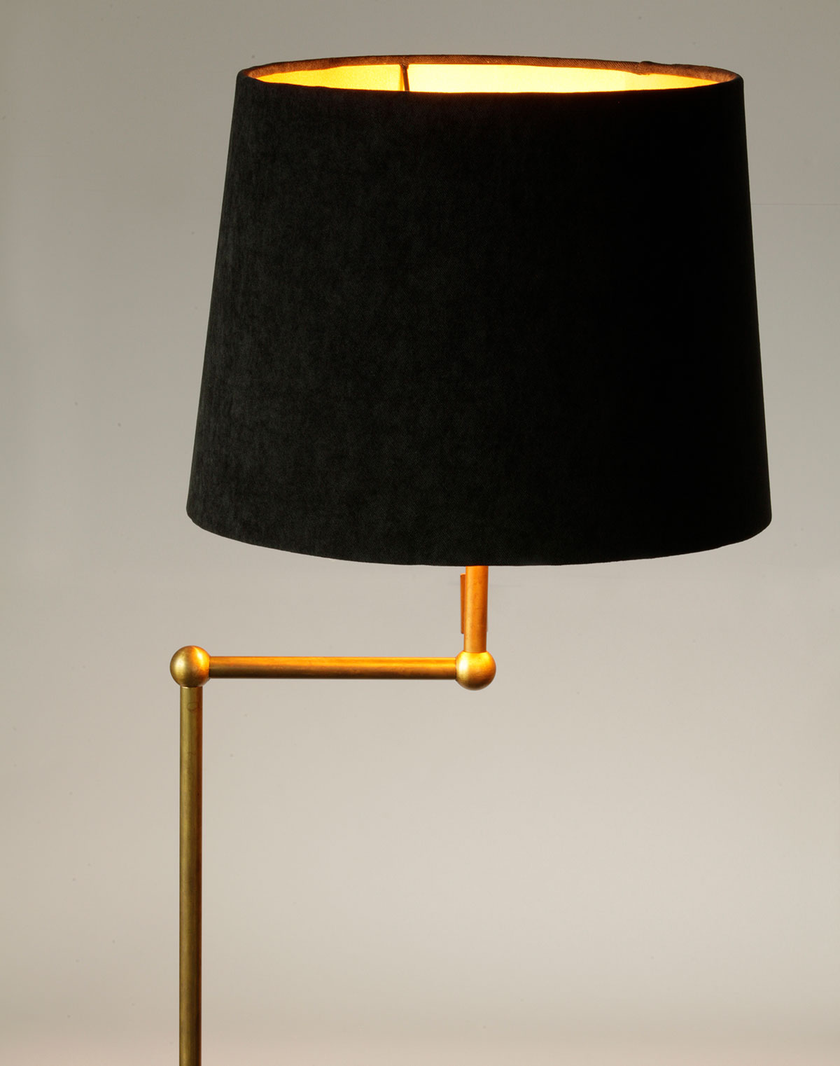 Messing-Stehleuchte mit Schirm aus schwarzem Samt, Bild 6 Messing-Stehleuchte mit Schirm aus schwarzem Samt, Bild 6