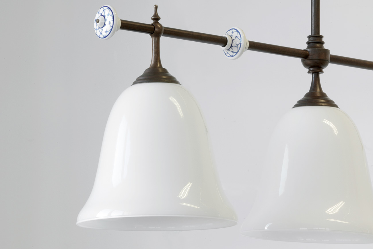 Landhaus-Tischbeleuchtung: Balkenleuchte mit drei Glasschirmen CARACOI, Bild 8 Landhaus-Tischbeleuchtung: Balkenleuchte mit drei Glasschirmen CARACOI, Bild 8