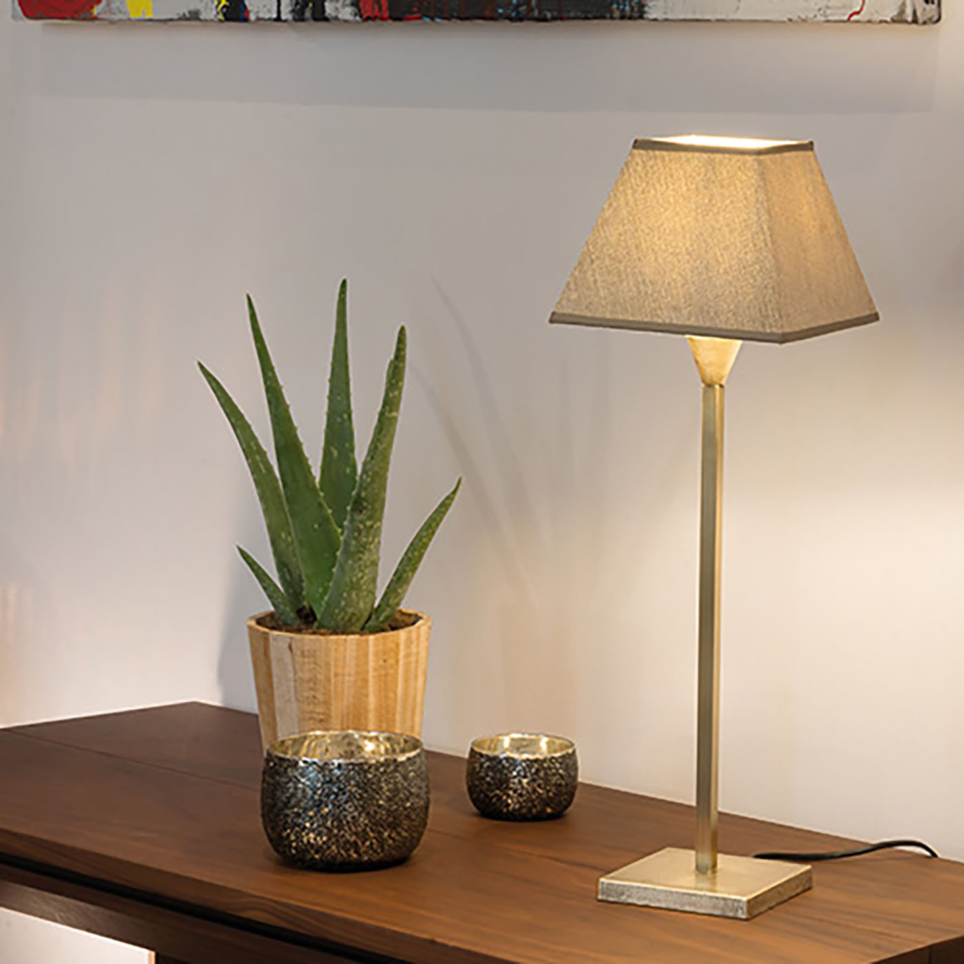 Klassisch schlichte Tischleuchte mit Textilschirm, drei Größen L122: hier Modell 2 in natur matt satiniert