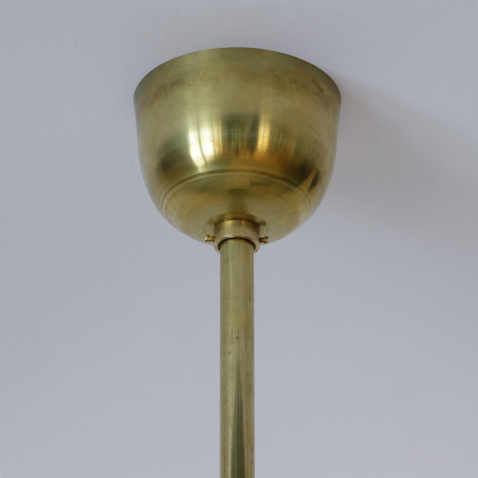 Minimalistische Kugel-Lampe MÜNCHEN: Inklusive entsprechendem Halbkugelbaldachin (Ø 100 mm), hier in Messing natur