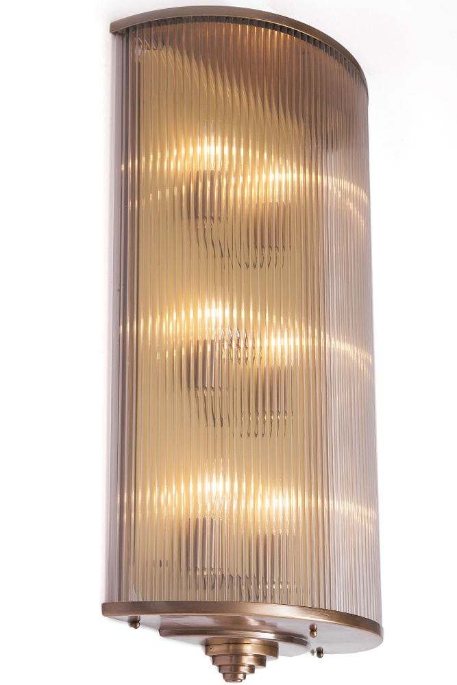 Große, halbrunde Glasstäbchen-Wandleuchte PETIO VI: Art Déco Glasstäbchen-Wandleuchte mit 80 cm Höhe in antik handpatiniert (Altmessing)