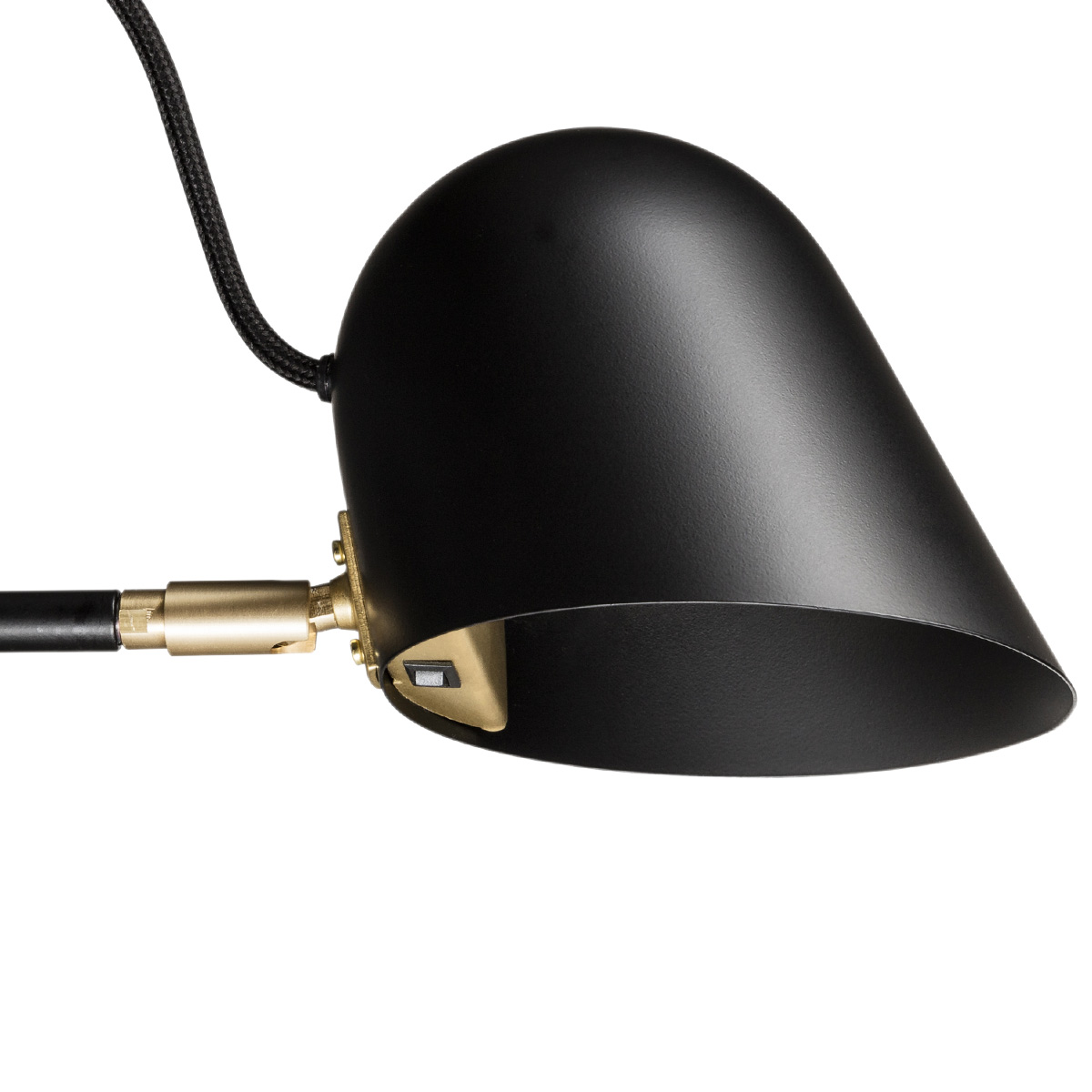 Moderne schwedische Design-Stehleuchte STRECK mit LED: Der Schalter wird im Reflektorschirm verborgen