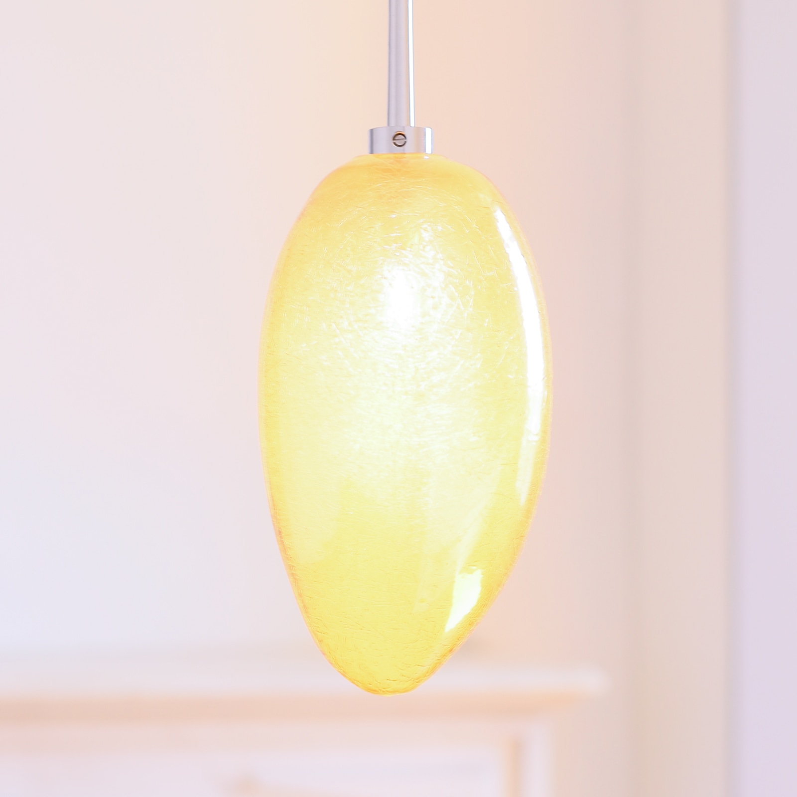 Bild 4: Gold verspiegelt, angeschaltet Pendelleuchte GALET 01 mit golden und silbern verspiegeltem Glas: Gold verspiegelt, angeschaltet