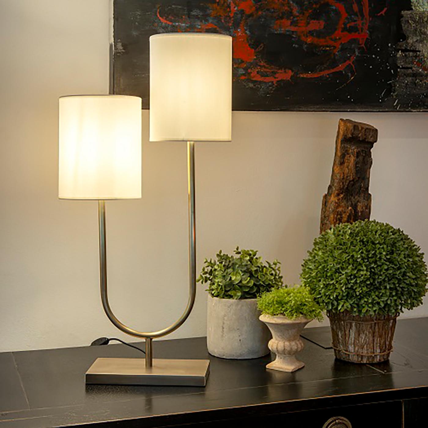 Zweiflammige Design-Tischleuchte mit zwei runden Stoffschirmen L201: Ausführung natur matt satiniert