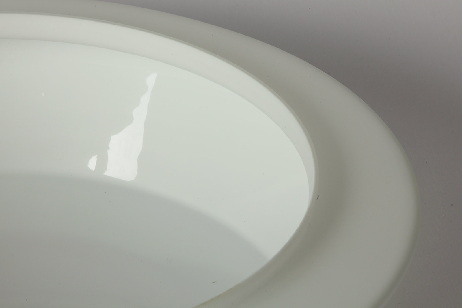 Opalglas-Deckenleuchte CARA mit Zierring-Blende, Ø 24–53 cm: Hochwertiges Triplex-Opalglas, außen samtig mattiert
