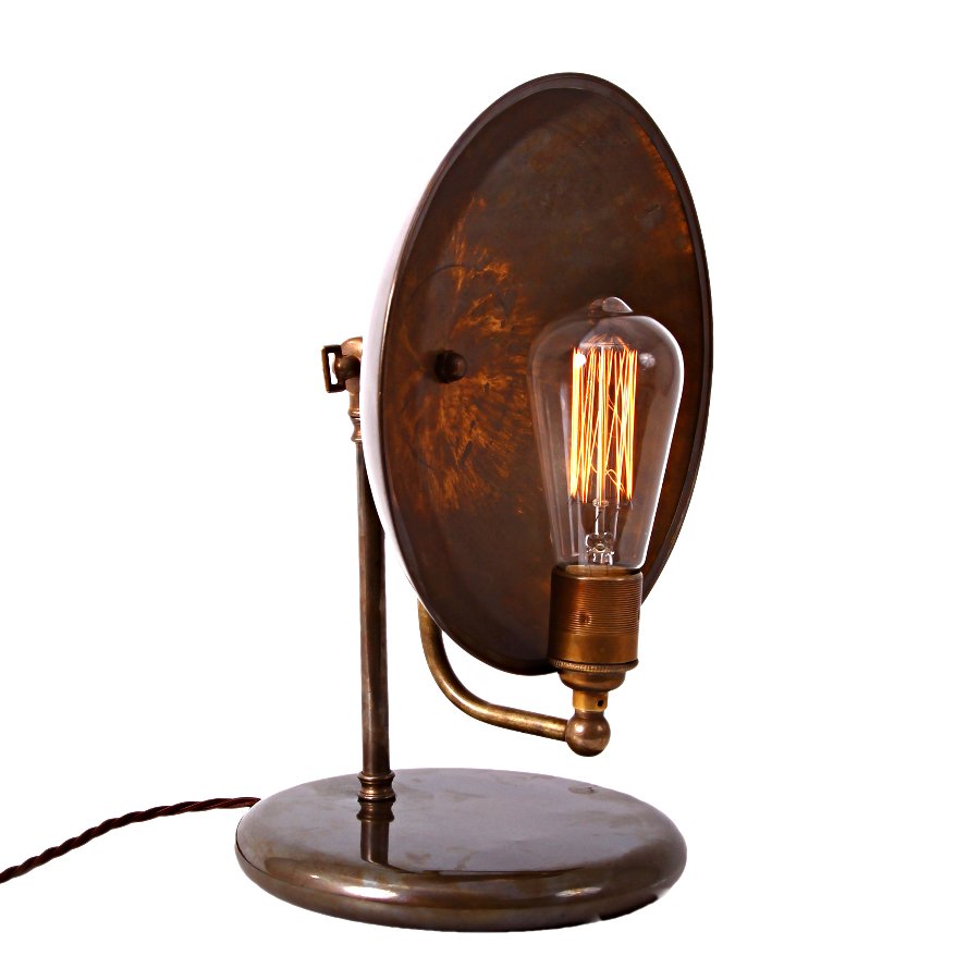 Urige Tischleuchte mit Messing-Reflektor CULL Urige Tischleuchte mit Messing-Reflektor CULL