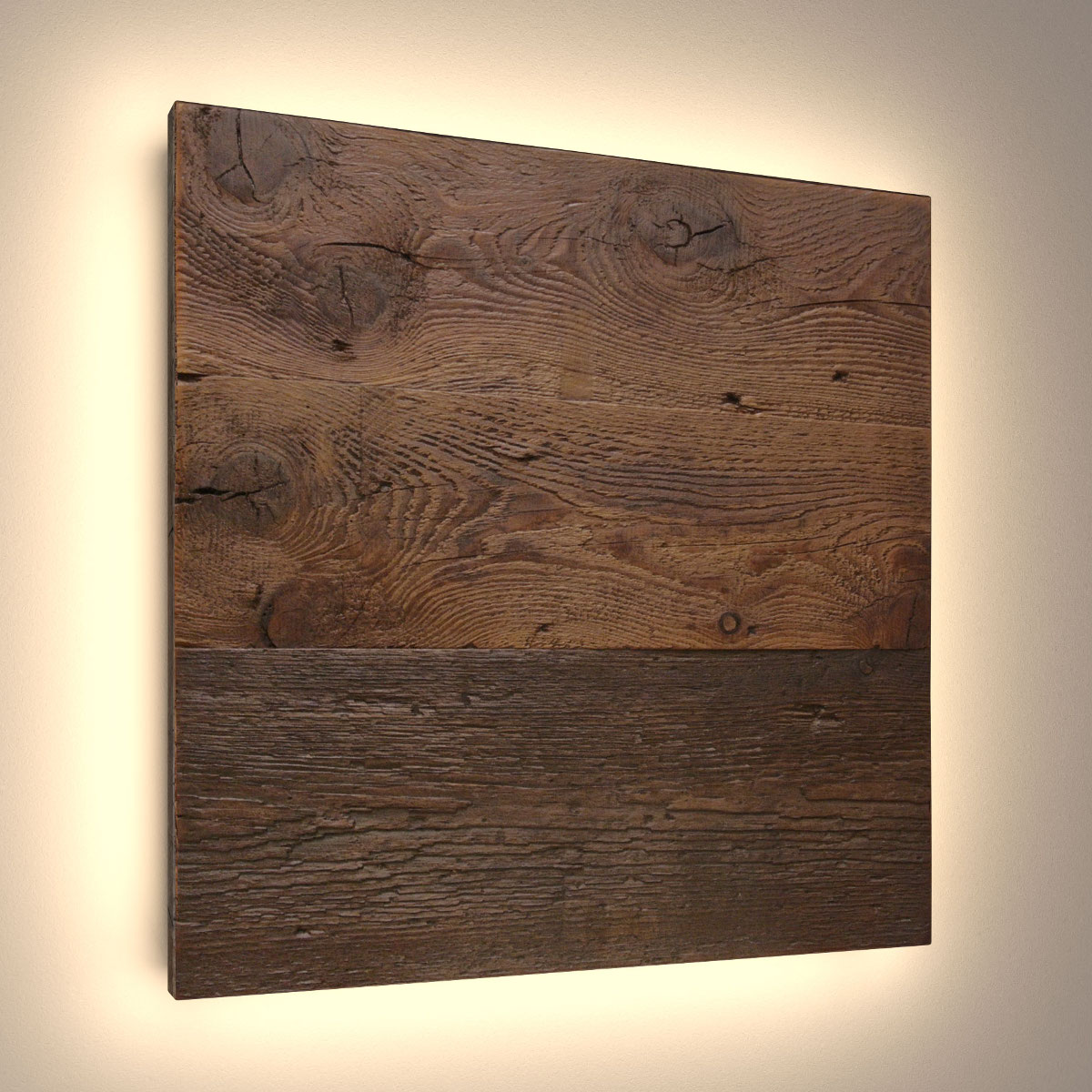 Wandleuchte aus antikem Massivholz (60 cm): Quadratische Wandleuchte aus Massivholz, in Südtirol aus antiken Balken gefertigt (hier Lärche antik)